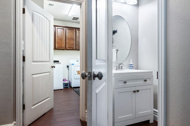 1047 Maine Avenue, Clovis, CA 93619