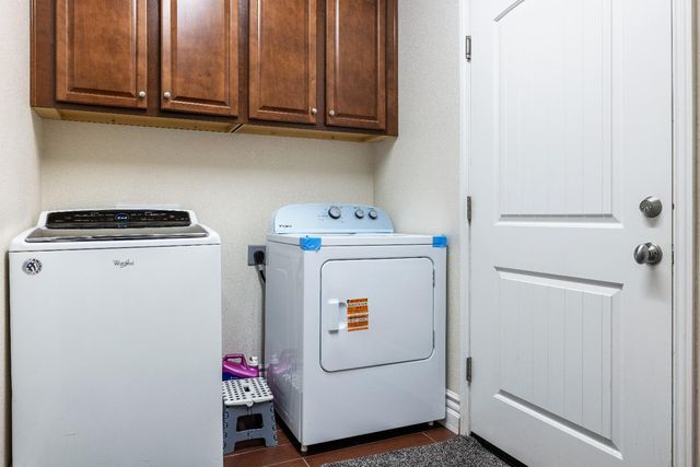 1047 Maine Avenue, Clovis, CA 93619