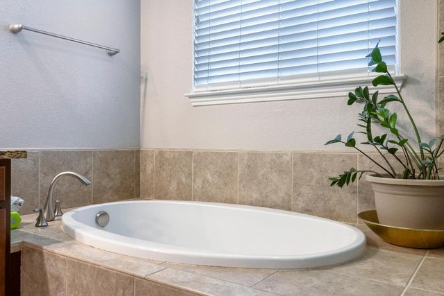 1047 Maine Avenue, Clovis, CA 93619