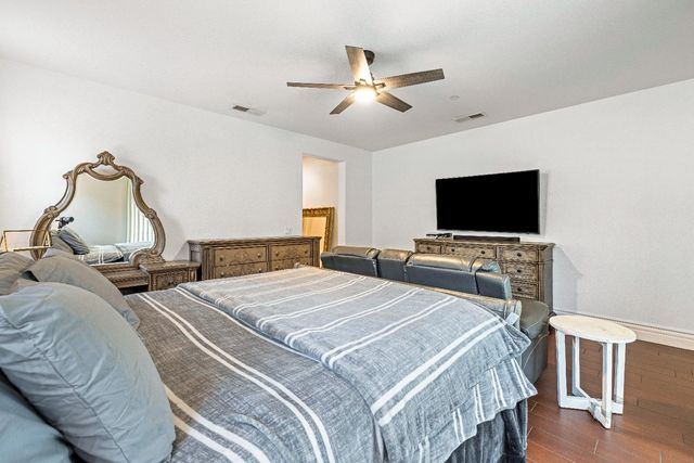 1047 Maine Avenue, Clovis, CA 93619