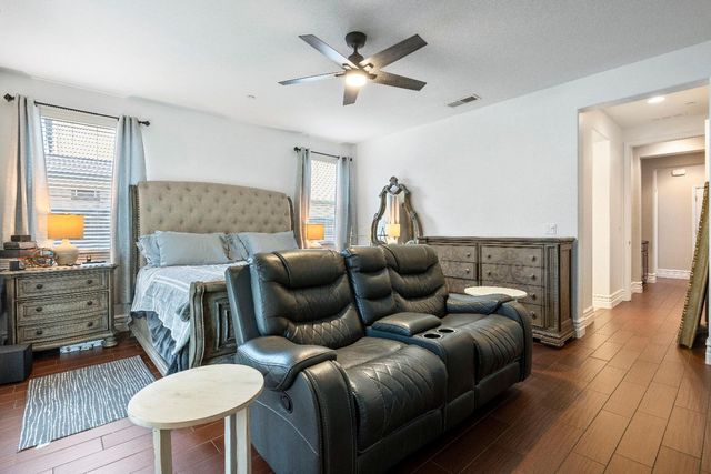 1047 Maine Avenue, Clovis, CA 93619