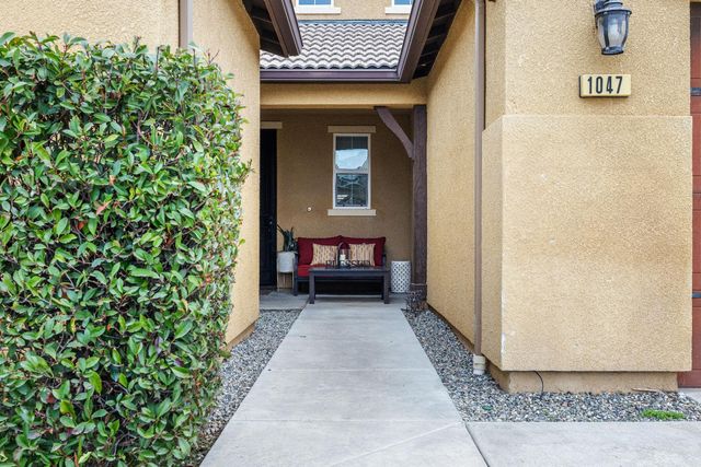 1047 Maine Avenue, Clovis, CA 93619