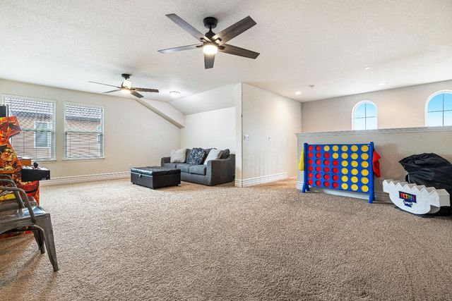 1047 Maine Avenue, Clovis, CA 93619