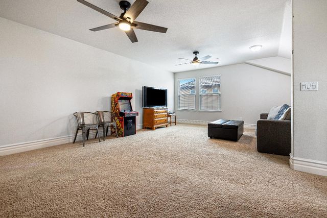 1047 Maine Avenue, Clovis, CA 93619