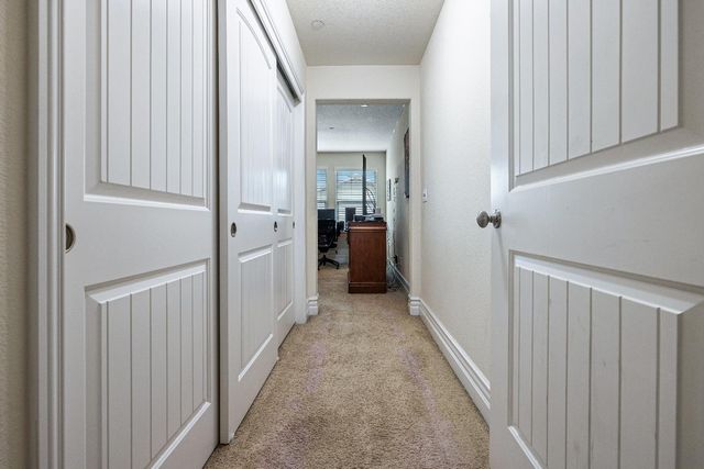 1047 Maine Avenue, Clovis, CA 93619