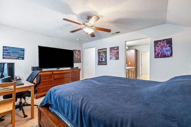 1047 Maine Avenue, Clovis, CA 93619