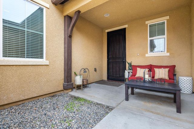 1047 Maine Avenue, Clovis, CA 93619