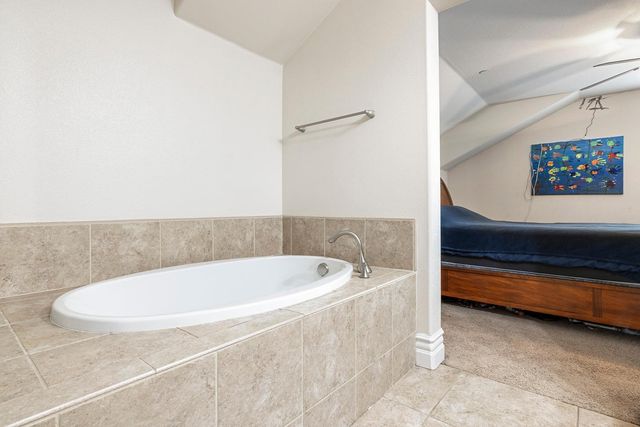 1047 Maine Avenue, Clovis, CA 93619