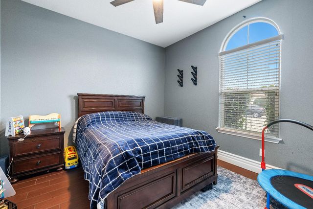 1047 Maine Avenue, Clovis, CA 93619