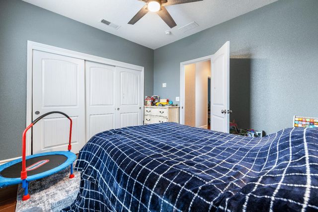 1047 Maine Avenue, Clovis, CA 93619