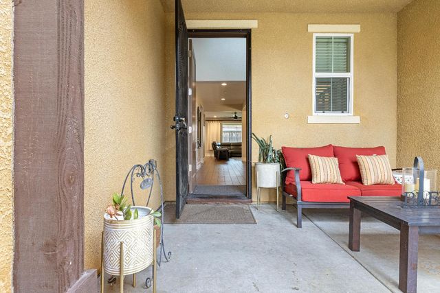 1047 Maine Avenue, Clovis, CA 93619