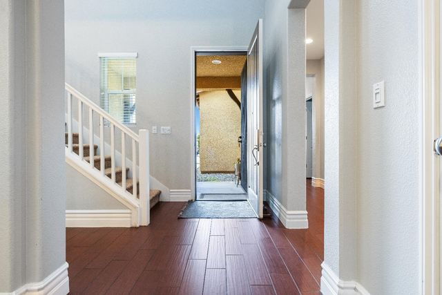 1047 Maine Avenue, Clovis, CA 93619