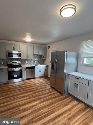 12 COLLINS LN, Maple Shade, NJ 08052