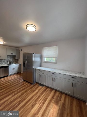 12 COLLINS LN, Maple Shade, NJ 08052