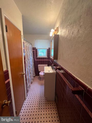 12 COLLINS LN, Maple Shade, NJ 08052