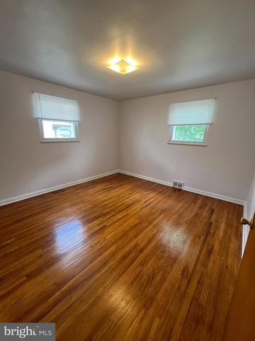 12 COLLINS LN, Maple Shade, NJ 08052