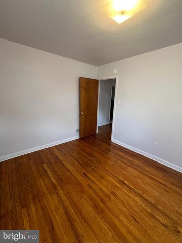 12 COLLINS LN, Maple Shade, NJ 08052
