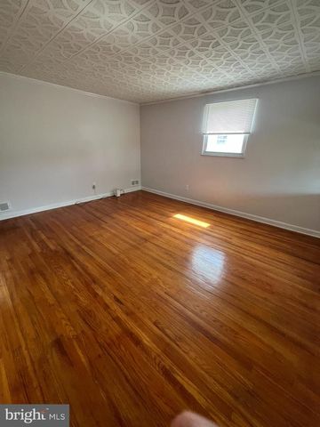 12 COLLINS LN, Maple Shade, NJ 08052