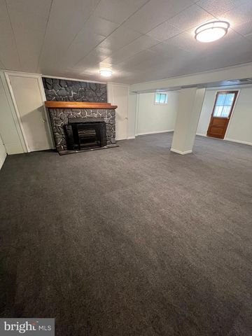 12 COLLINS LN, Maple Shade, NJ 08052