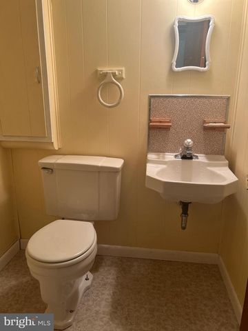 12 COLLINS LN, Maple Shade, NJ 08052