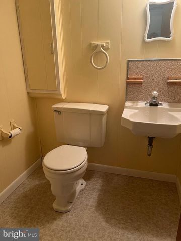 12 COLLINS LN, Maple Shade, NJ 08052
