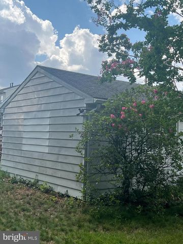 12 COLLINS LN, Maple Shade, NJ 08052