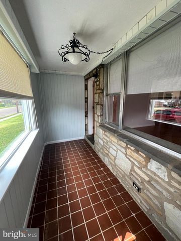 12 COLLINS LN, Maple Shade, NJ 08052
