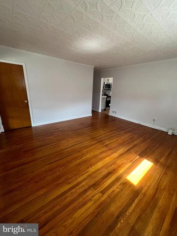 12 COLLINS LN, Maple Shade, NJ 08052