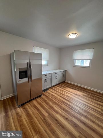 12 COLLINS LN, Maple Shade, NJ 08052