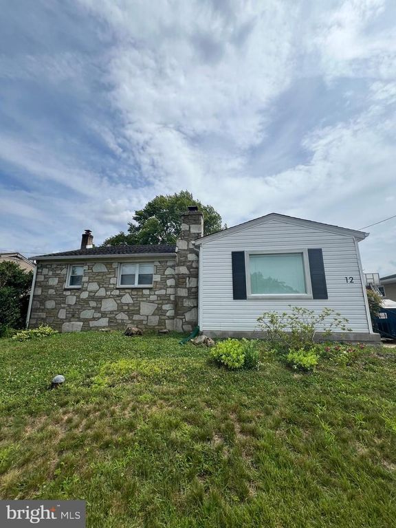 12 COLLINS LN, Maple Shade, NJ 08052