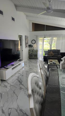 532 Briarwood Circle 2-48, Hollywood, FL 33024