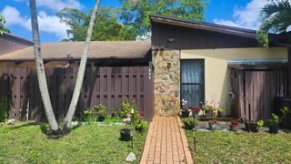 532 Briarwood Circle 2-48, Hollywood, FL 33024
