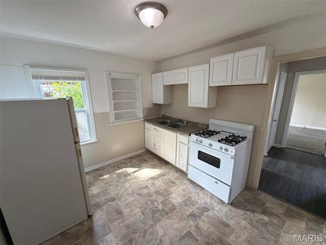 2326 Chambers Road, St Louis, MO 63136