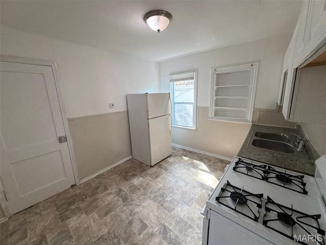 2326 Chambers Road, St Louis, MO 63136