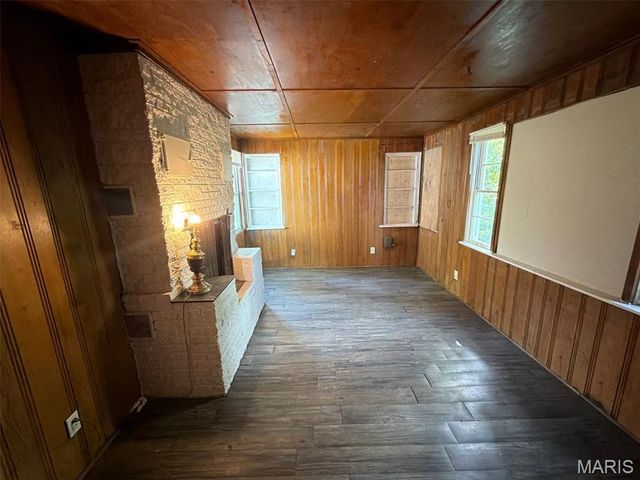 2326 Chambers Road, St Louis, MO 63136
