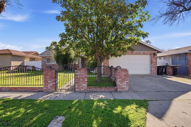 1436 Montclair Dr, Modesto, CA 95350