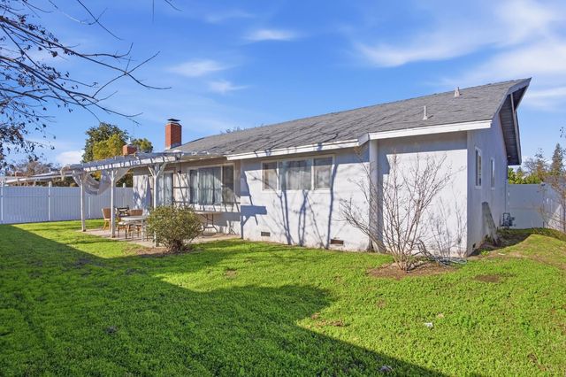 1436 Montclair Dr, Modesto, CA 95350