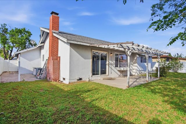 1436 Montclair Dr, Modesto, CA 95350