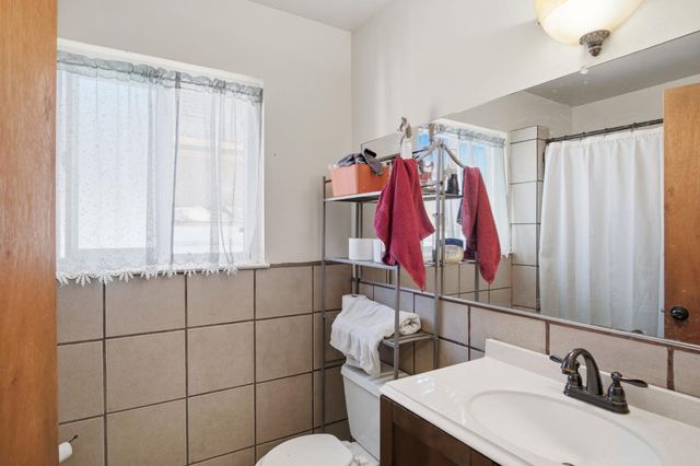 1436 Montclair Dr, Modesto, CA 95350