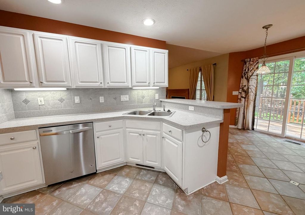 Image 31 of property listing at 43902 YELLOW WOOD WAY, California, MD 20619