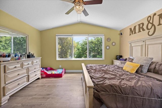 15385 SW 51st St, Davie, FL 33331