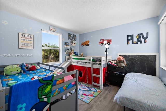 15385 SW 51st St, Davie, FL 33331