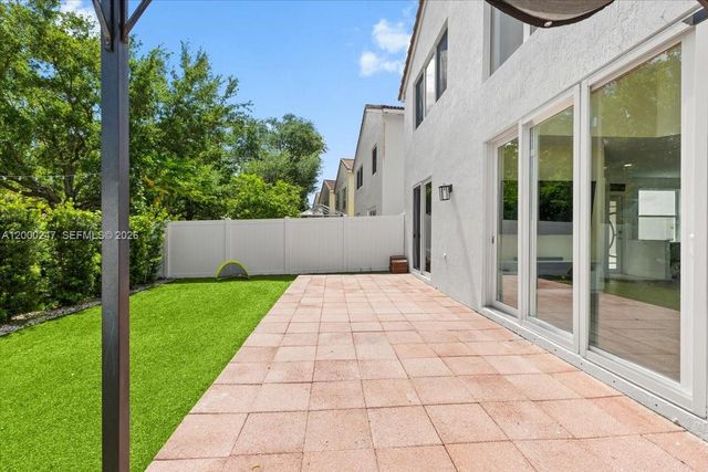 15385 SW 51st St, Davie, FL 33331