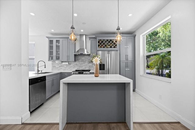 15385 SW 51st St, Davie, FL 33331