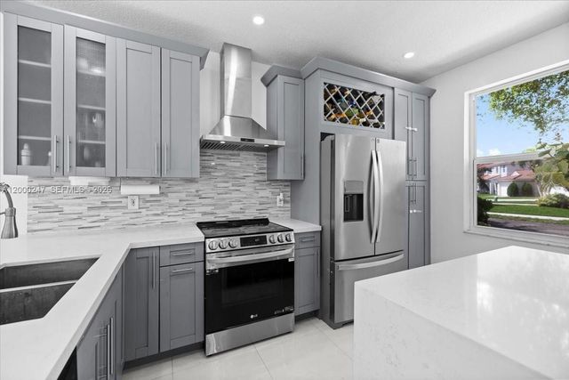 15385 SW 51st St, Davie, FL 33331