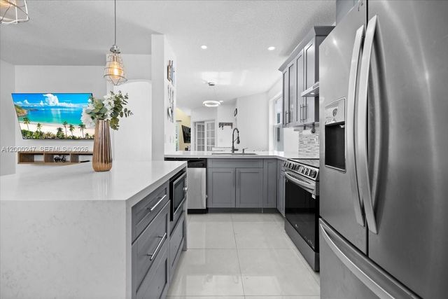 15385 SW 51st St, Davie, FL 33331