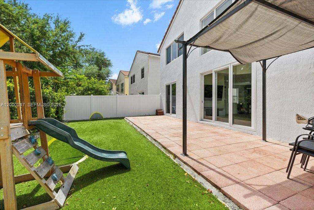 15385 SW 51st St, Davie, FL 33331