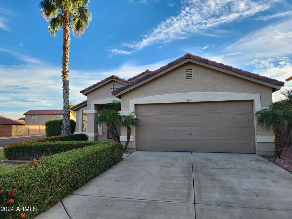 15923 W Post Drive, Surprise, AZ 85374