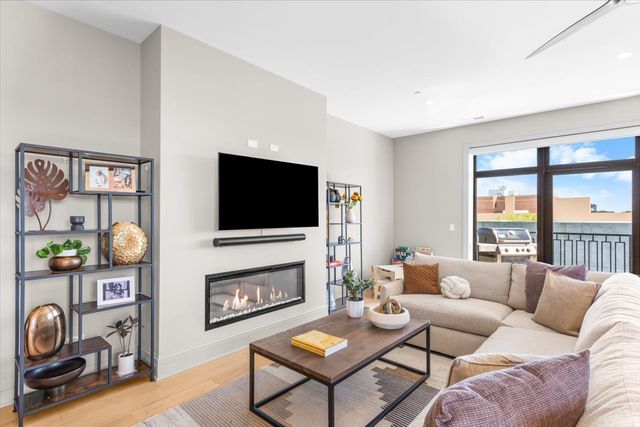 4504 N Clark Street 404, Chicago, IL 60640