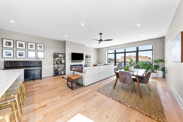 4504 N Clark Street 404, Chicago, IL 60640